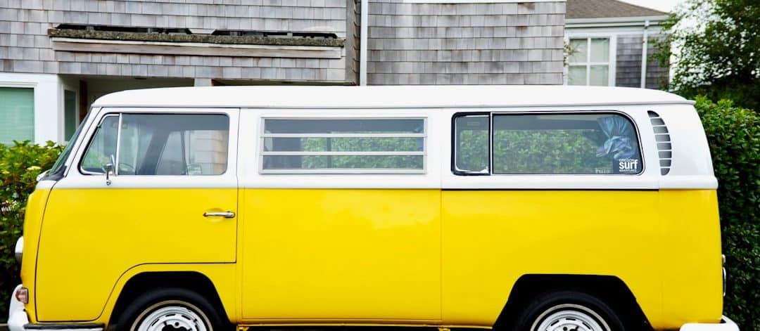 découvrez la liberté de voyager avec un campervan ! profitez de la nature tout en ayant le confort d'un chez-soi sur roues. parfait pour des aventures en famille ou entre amis, explorez les plus beaux paysages à votre rythme.