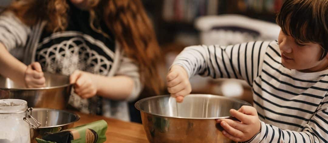 découvrez des recettes savoureuses et économiques avec notre guide sur le budget cooking. apprenez à préparer des plats délicieux sans vous ruiner, tout en optimisant vos dépenses alimentaires.