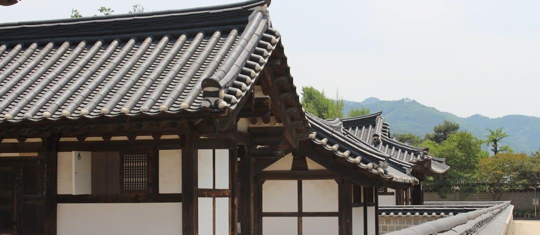 découvrez l'authenticité des maisons traditionnelles, reflet d'un savoir-faire ancestral et d'un charme intemporel. explorez les caractéristiques architecturales, les matériaux naturels et l'harmonie avec leur environnement.