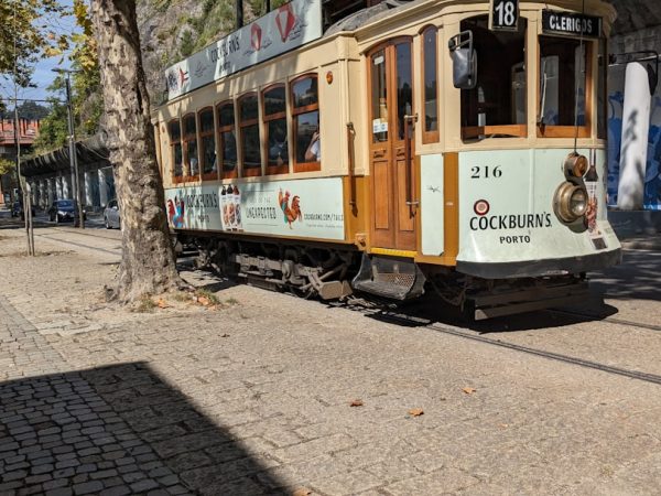 découvrez le voyage en train, une expérience unique alliant confort et paysages à couper le souffle. explorez des destinations fascinantes tout en profitant d'un trajet relaxant et eco-responsable.