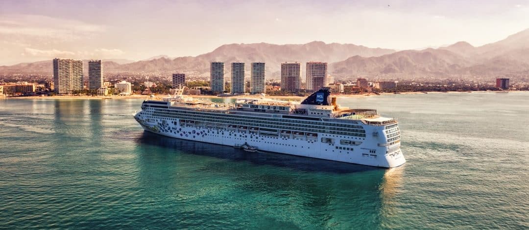 découvrez l'univers enchanteur des croisières : des paysages à couper le souffle, des expériences inoubliables en mer, et des escales fascinantes. embarquez pour une aventure maritime unique où détente et exploration se rencontrent.